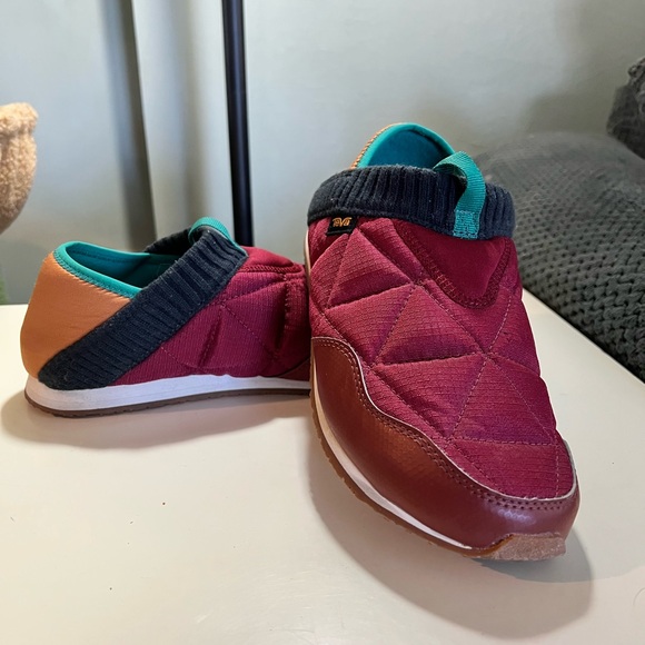 Teva Shoes - Teva women’s slip on ReEmber rhubarb/brown with teal shoes size 8.